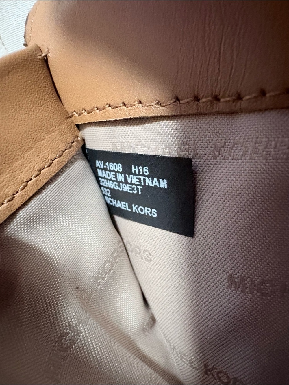 Michael Kors Rivington Stud Wallet - Picture 8 of 11
